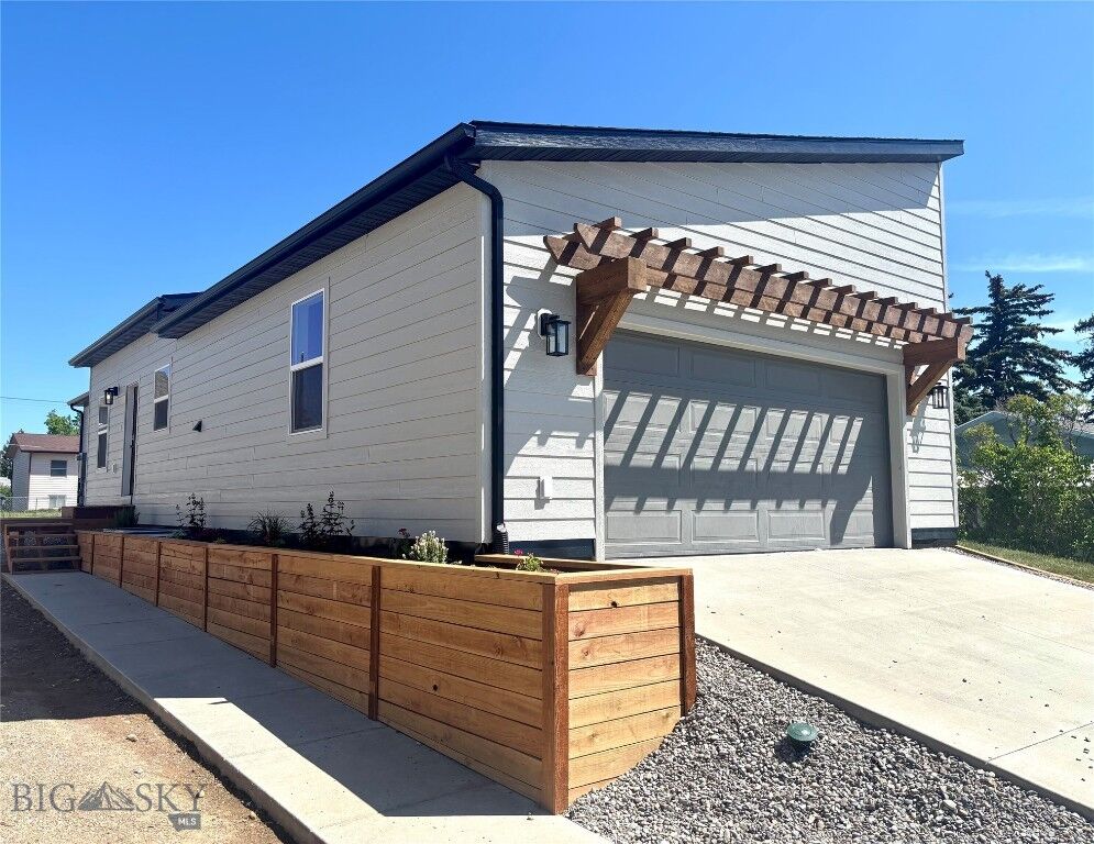 Property Photo: 720 Elm Street MT 59601
