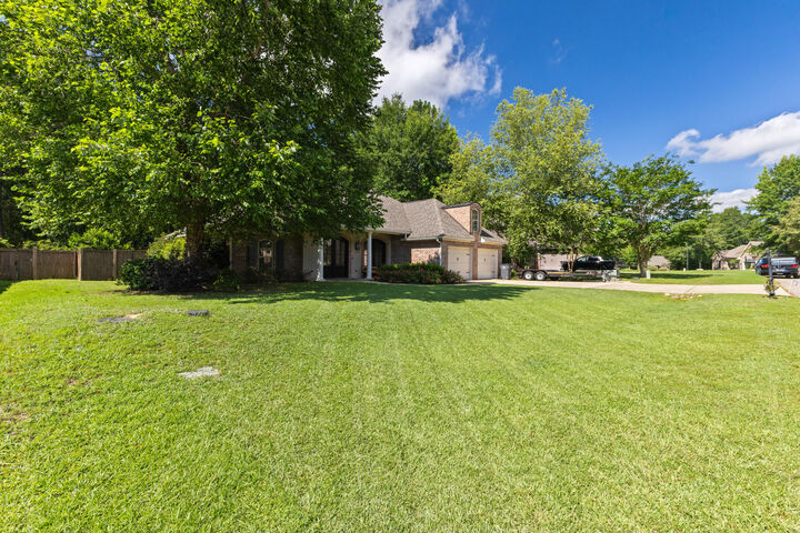 Property Photo:  11 W Donnington Ct.  MS 39402 