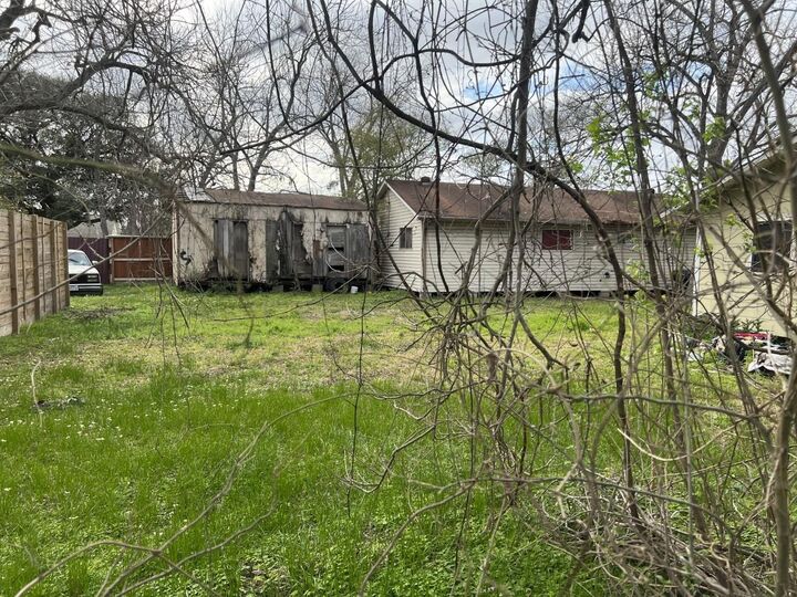 Property Photo: 1410 E 33rd Street TX 77022