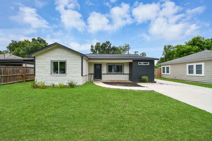 Property Photo: 4918 Culmore Lane TX 77021