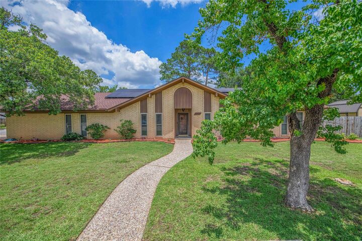 Property Photo:  2401 Briar Oaks Drive  TX 77802 