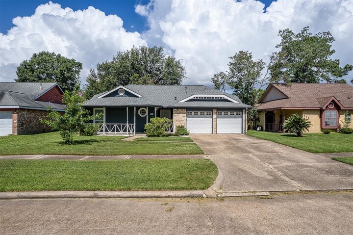 Property Photo: 307 Enfield Drive TX 77562