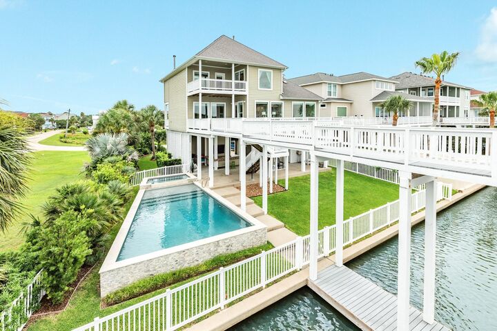 Property Photo: 13631 Windlass Circle TX 77554