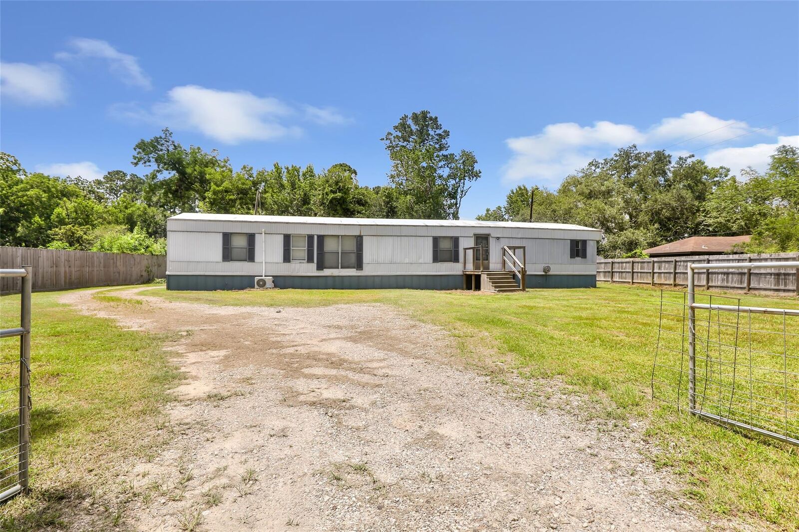 Property Photo:  104 W Lawrence Street  TX 77535 