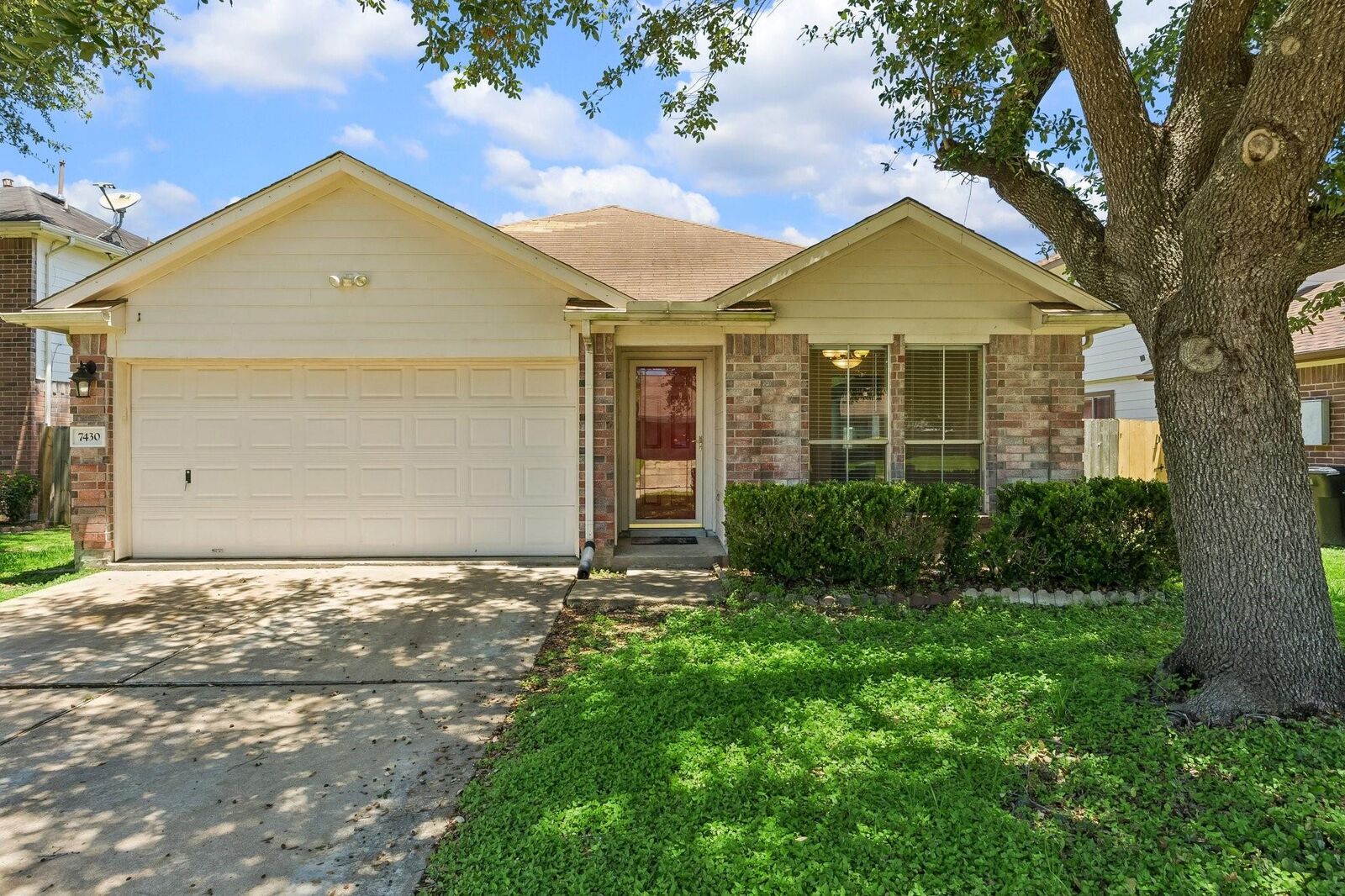 Property Photo: 7430 Bahia Lane TX 77489