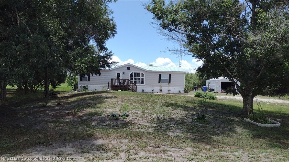 Property Photo:  120 Pine Tree Drive  FL 33852 