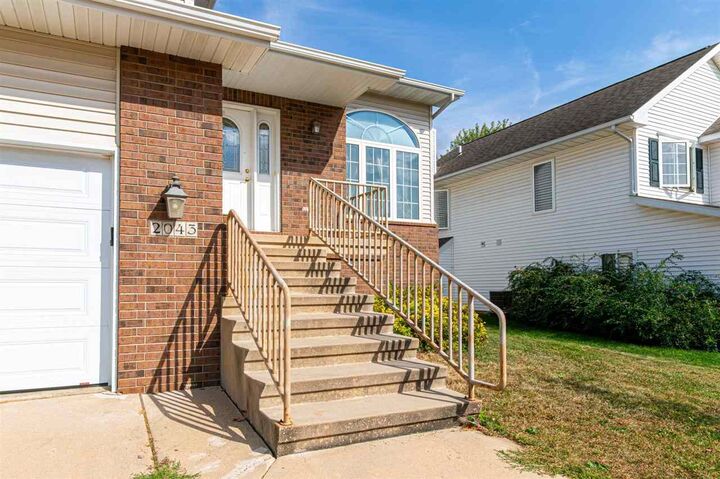 Property Photo: 2043 Timber Ln IA 52241