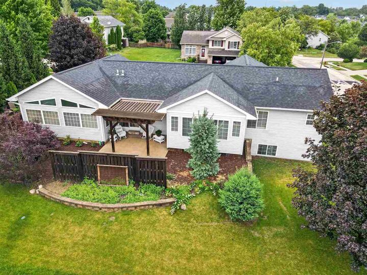 Property Photo:  7 Phyliss Pl  IA 52245 
