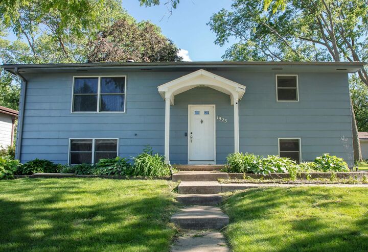 Property Photo:  1923 4th Ave NW  IA 50677 