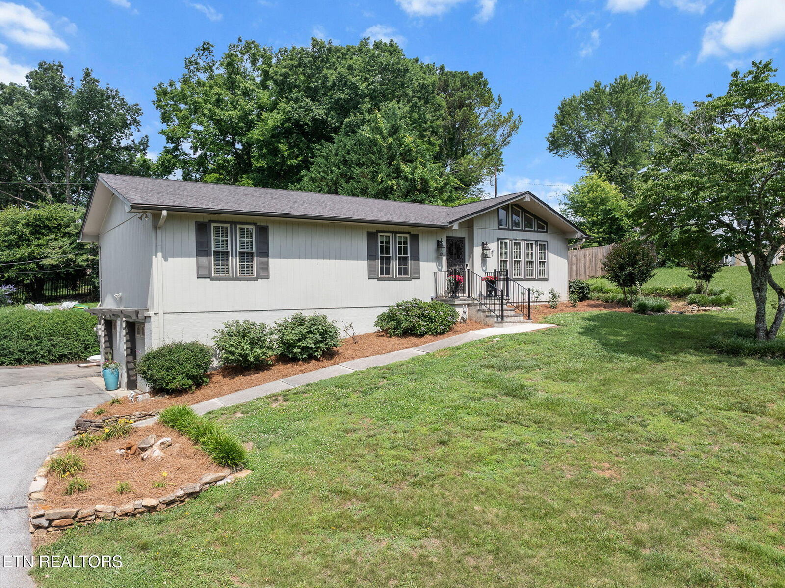 Property Photo: 1229 Southbreeze Circle TN 37919