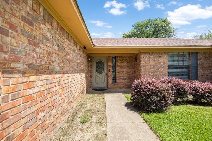 Property Photo: 1910 Inglewood St TX 75654-2508