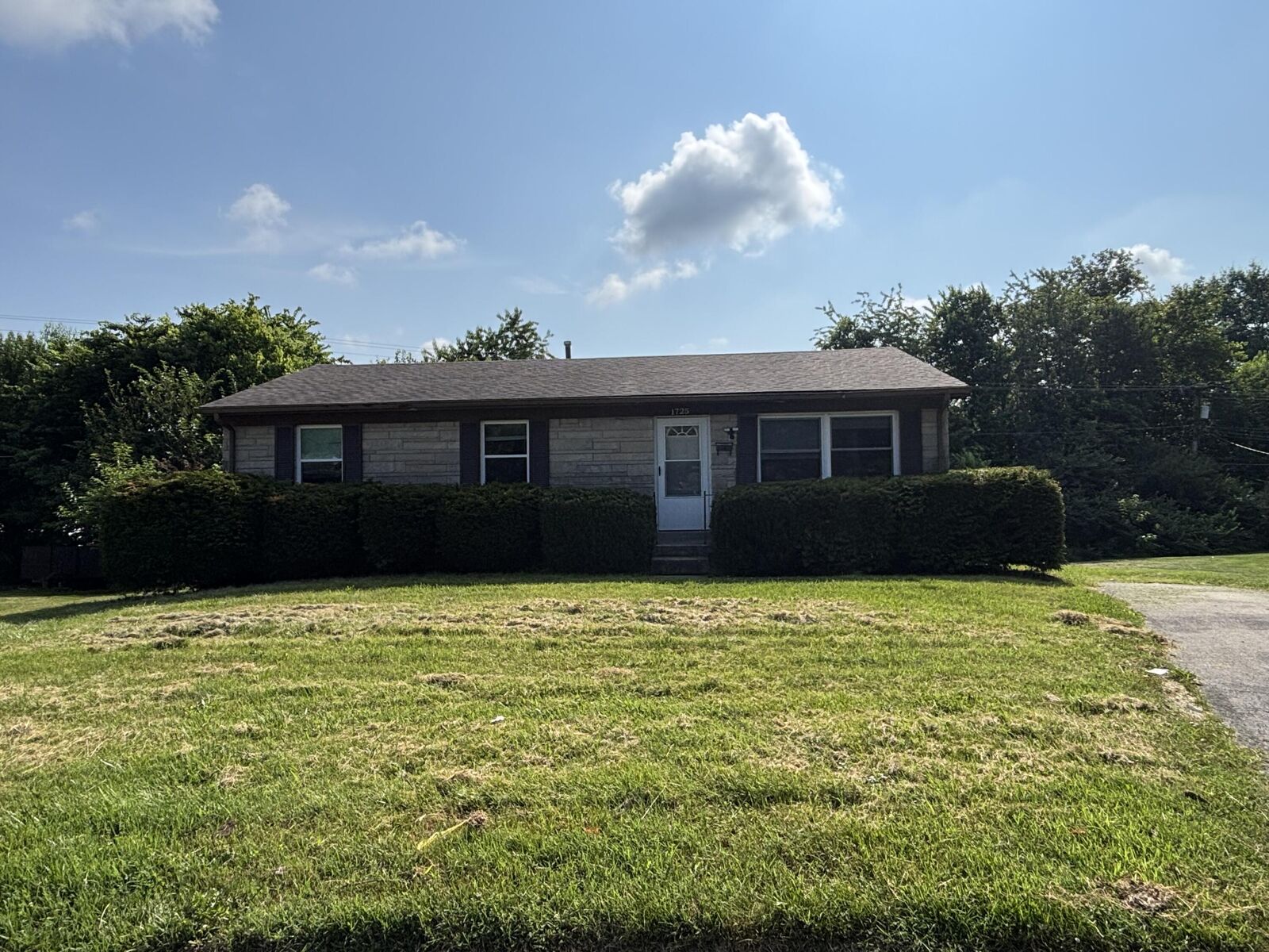 Property Photo: 1725 Scarbrough Court KY 40505