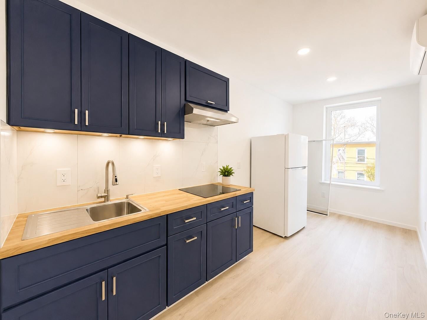 Property Photo: 6946 64th Street 2R NY 11385