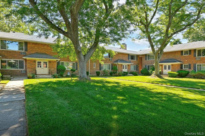 Property Photo: 172 Edmunton Drive D9 NY 11703