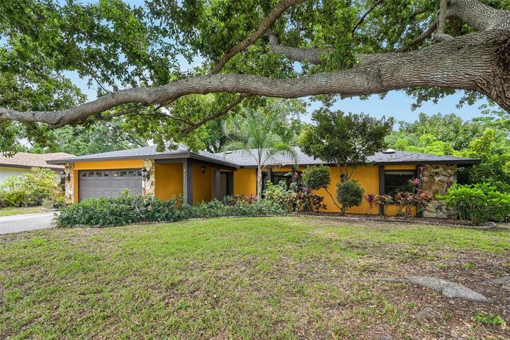 Property Photo: 4873 Huntleigh Drive FL 34233
