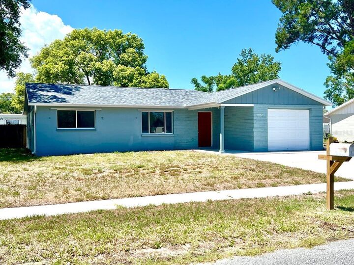 Property Photo:  7908 Rusty Oak Drive  FL 34653 