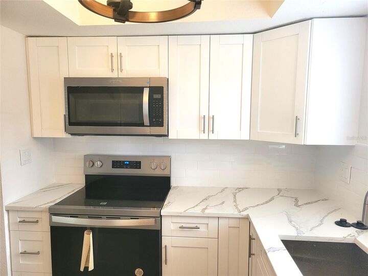 Property Photo:  1835 Maryland Avenue NE  FL 33703 