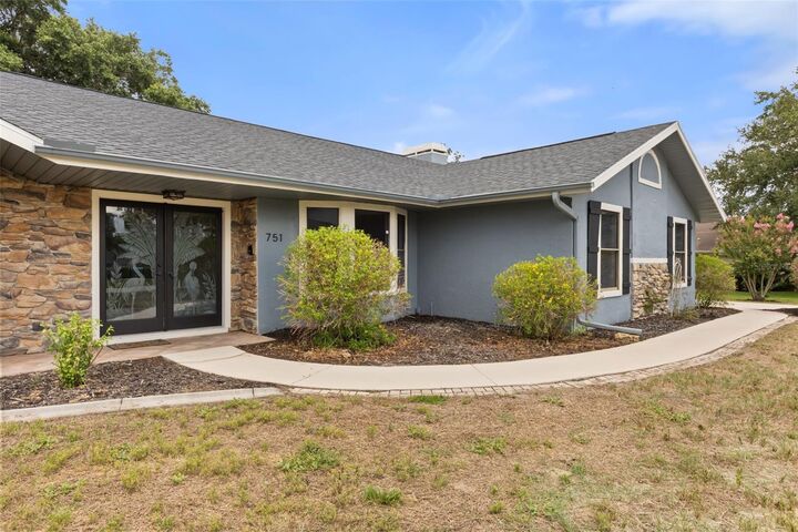 Property Photo:  751 E Gilchrist Court  FL 34442 