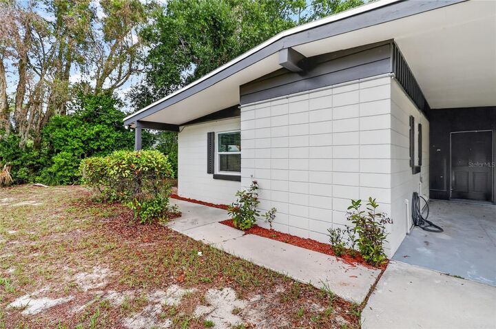 Property Photo:  1303 NE Stately Oaks Drive NW  FL 33881 