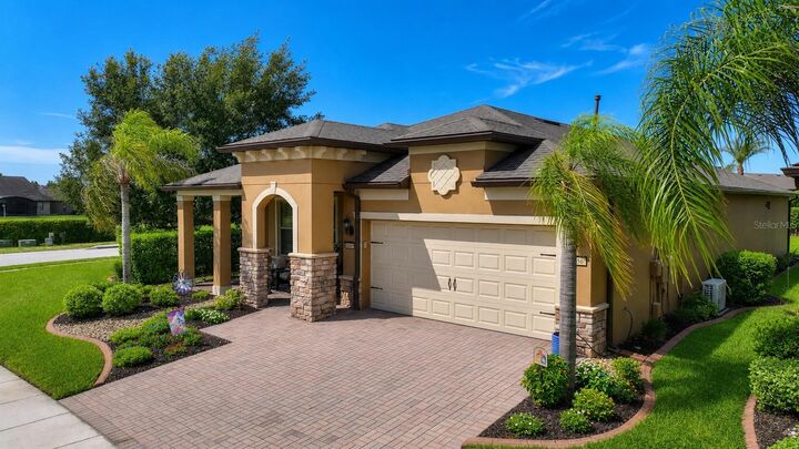 Property Photo:  556 Zamora Way  FL 33837 