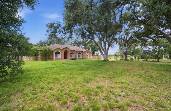 Property Photo: 6611 W Knights Griffin Road FL 33565