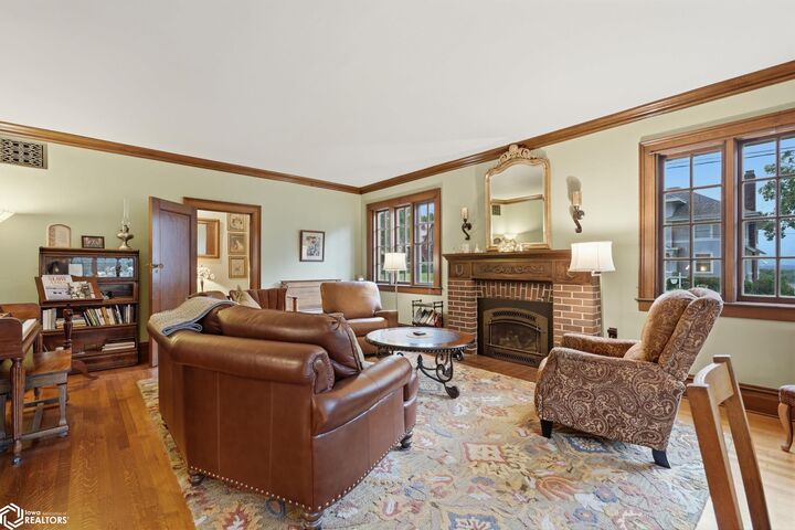 Property Photo:  1119 N 4th Street  IA 52601 