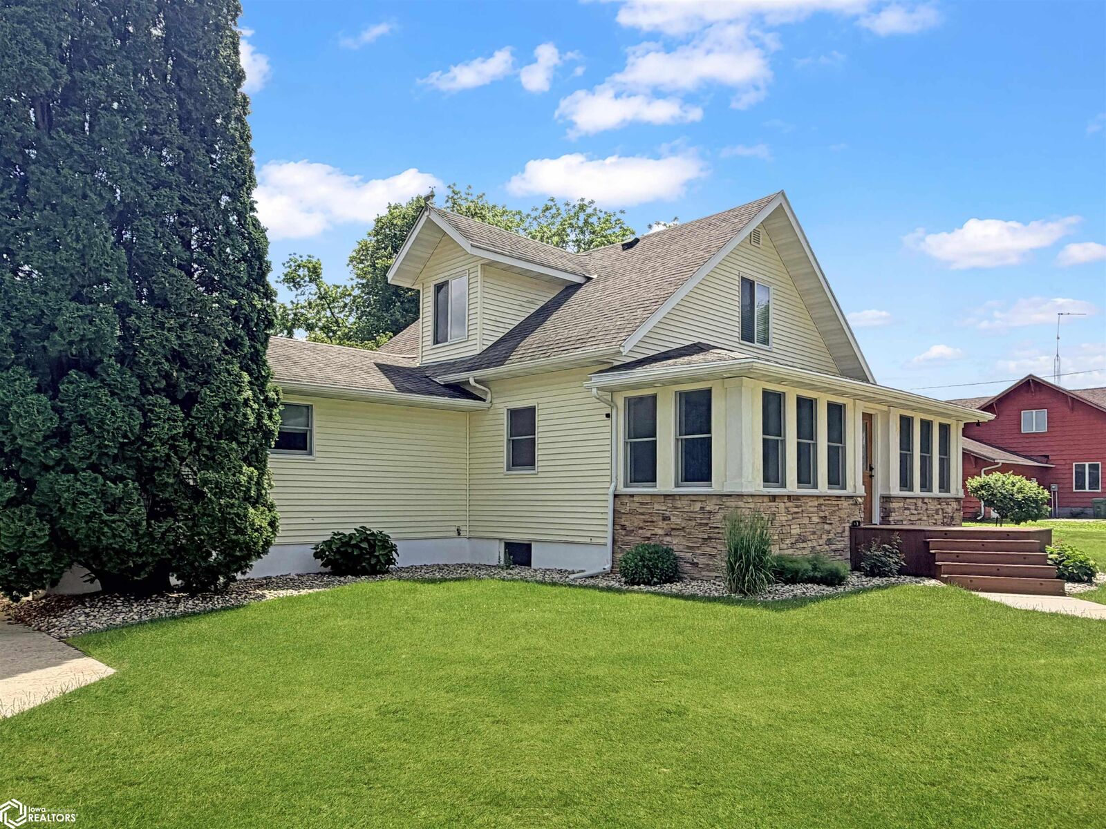 Property Photo: 117 Linde Avenue IA 50625