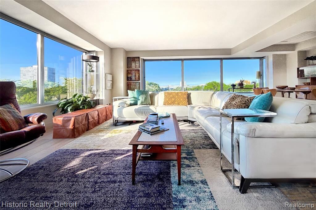 Property Photo: 1300 E Lafayette Street 307 MI 48207