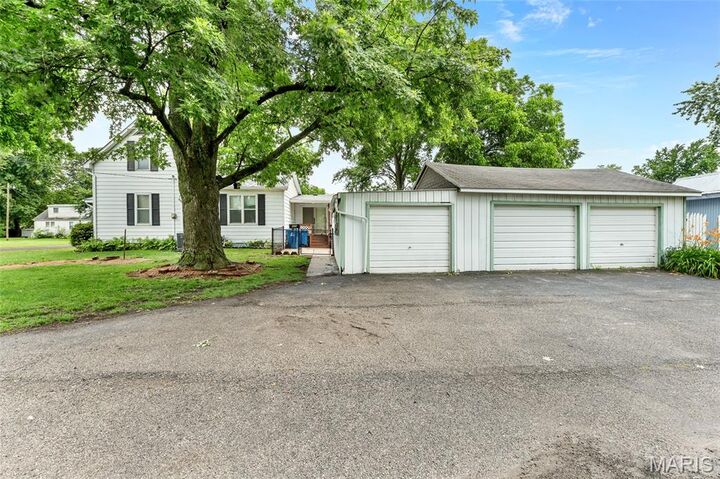 Property Photo: 426 N Nebraska Street IL 62061
