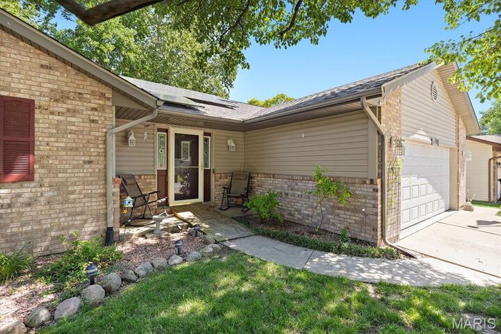 Property Photo:  401 Kim Drive  IL 62208 