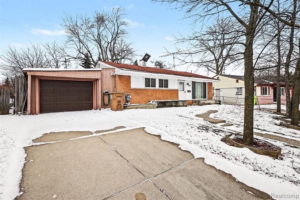 Property Photo:  672 Linda Vista Drive  MI 48342 