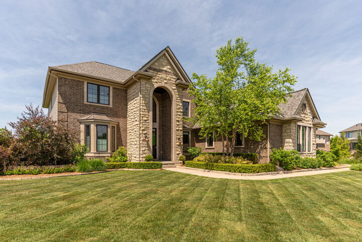 Property Photo: 2376 Westbrooke Circle S MI 48105