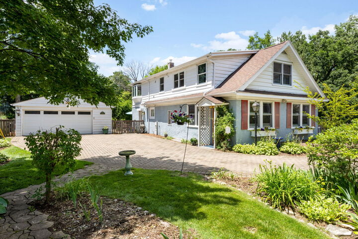Property Photo:  740 N Brainard Avenue  IL 60526 