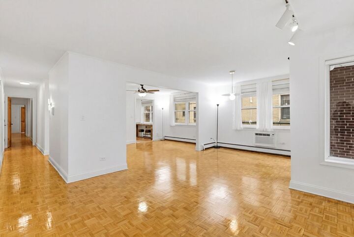 Property Photo: 1310 Maple Avenue 2C IL 60201