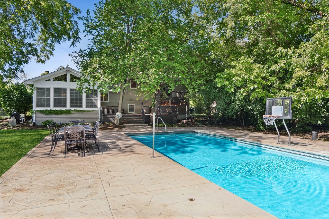 Property Photo: 1336 Foxglove Drive IL 60510
