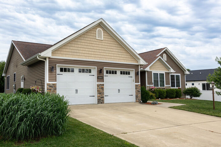 Property Photo: 2303 Slade Lane IL 61853