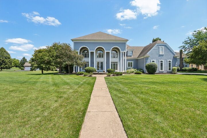 Property Photo: 6605 Oakwood Manor Drive IL 60012