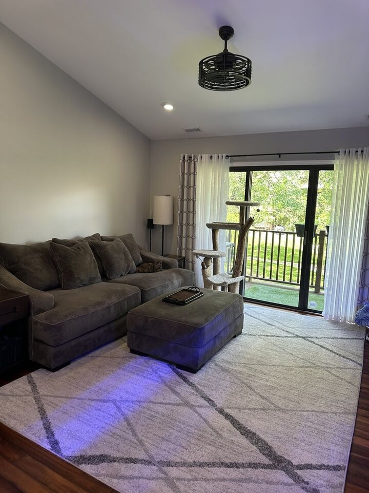 Property Photo: 372 Sandhurst Circle 4 IL 60137