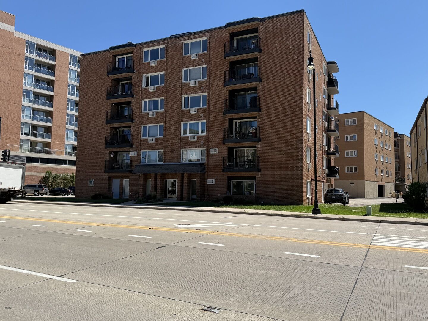 Property Photo: 659 Des Plaines Avenue 5D IL 60016