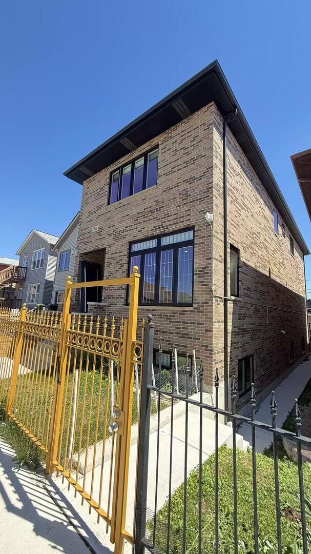 Property Photo: 2921 S Farrell Street IL 60608