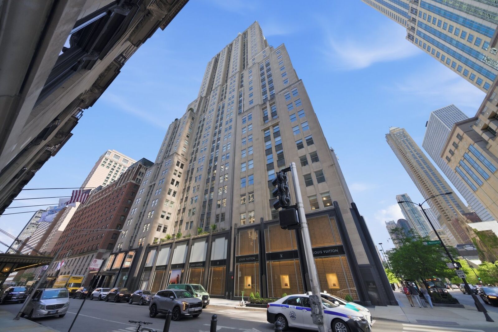 Property Photo:  159 E Walton Place 22A  IL 60611 