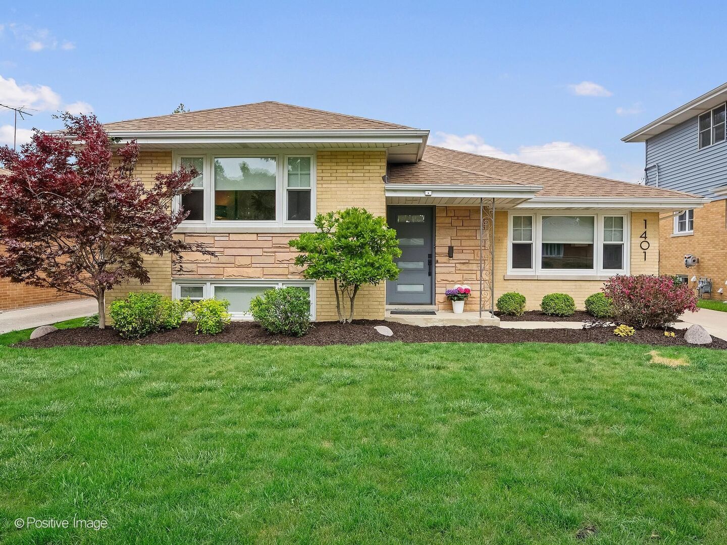 Property Photo: 1401 Forest Road IL 60526