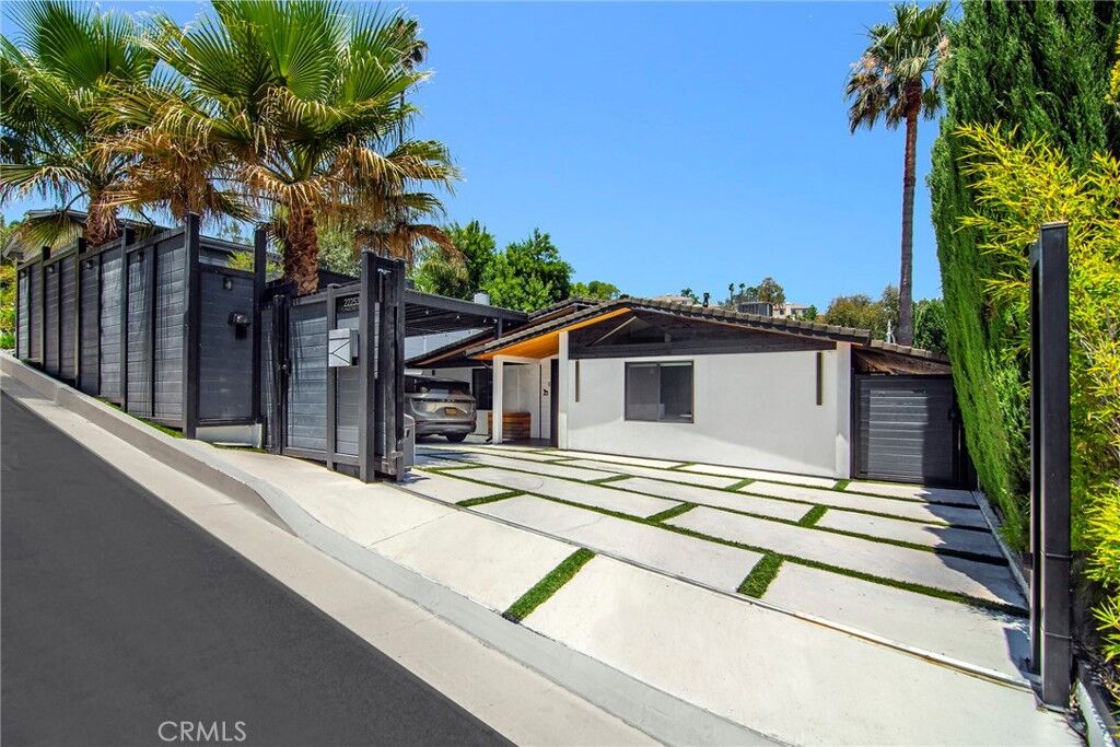 Property Photo:  22253 Flanco Road  CA 91364 