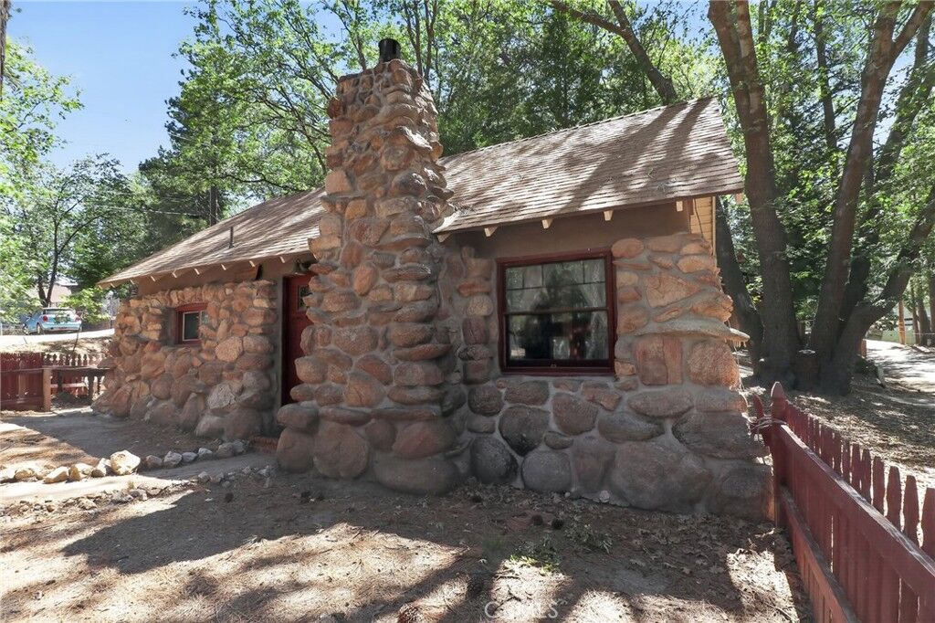 Property Photo:  2775 View  CA 92382 