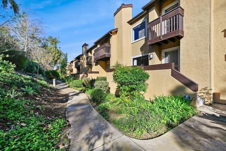 Property Photo:  1680 N Coast Highway 101 30  CA 92024 