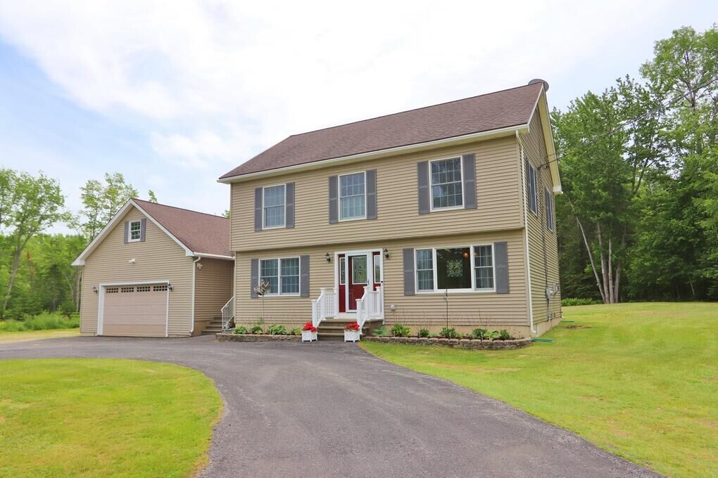 Property Photo:  19 Sprucewood Drive  ME 04428 