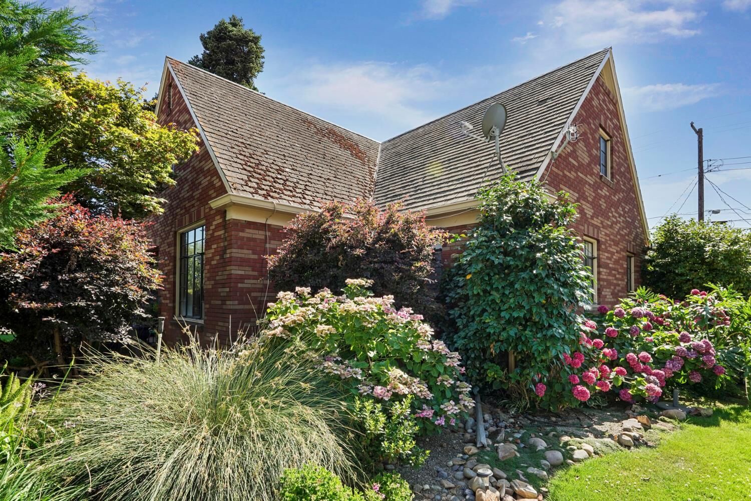 Property Photo:  149 S Orange Avenue  CA 95240 