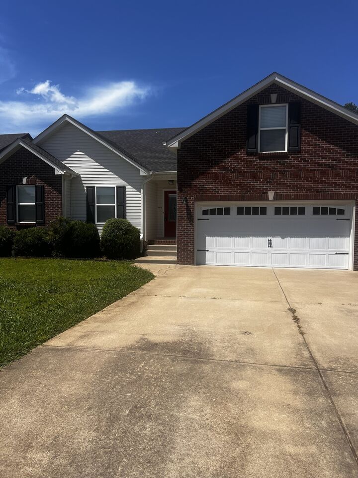 Property Photo:  829 Shelton Cir  TN 37042 