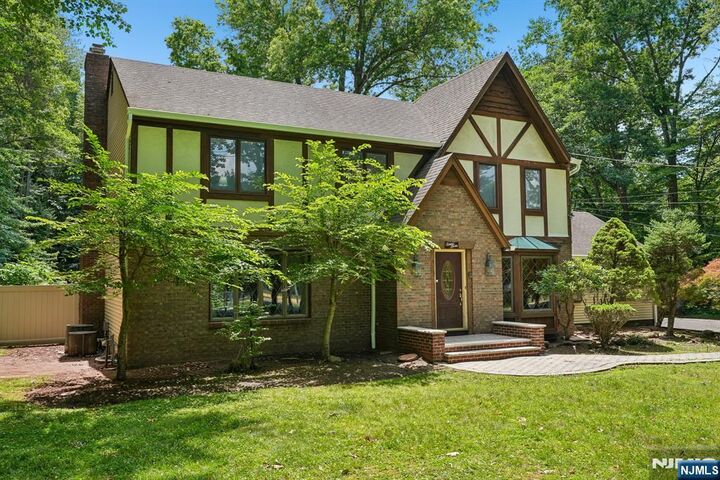 Property Photo:  27 Chestnut Avenue  NJ 07675 