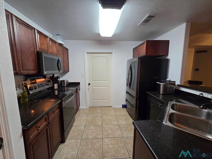 Property Photo: 2602 W Lea Street NM 88220